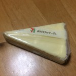 セブンイレブンのホワイトフロマージュが評判いいので買ってみた